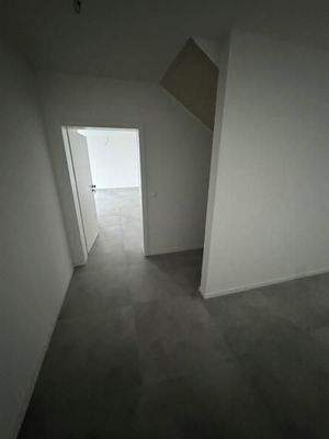 25 Wohnungstür EG re