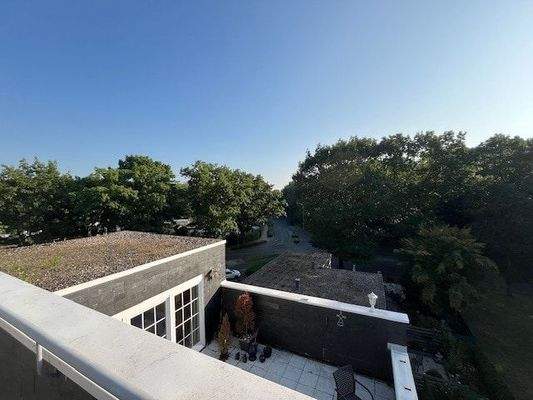 4. OG - Blick auf die untere Terrasse