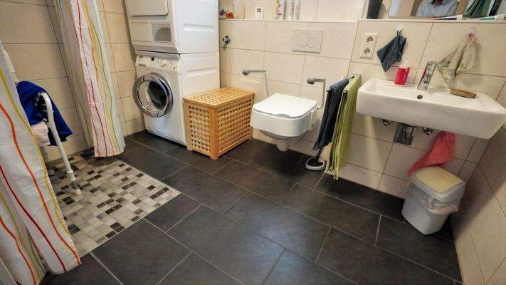 Tageslichtbad mit Dusche