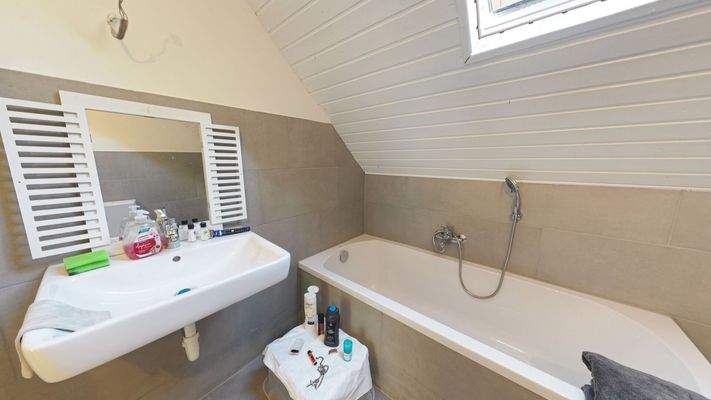 Wannen-/ Duschbad OG