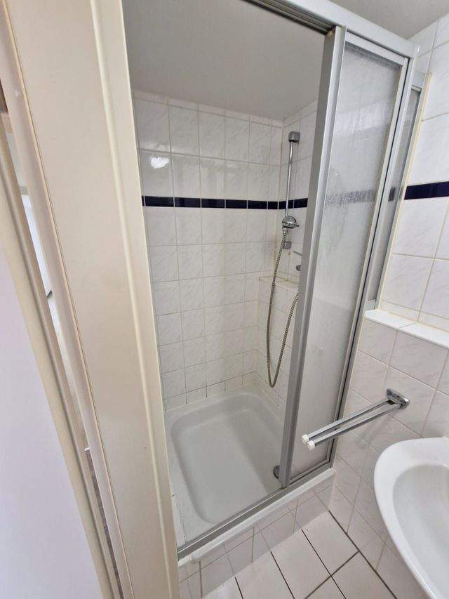 Wohnen im Altbau: Dachgeschoss-Charme in Gera, 2-Raumwohnung - Photo 3