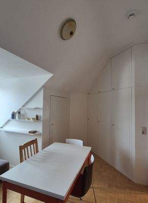 Arbeitszimmer mit Einbauschränken