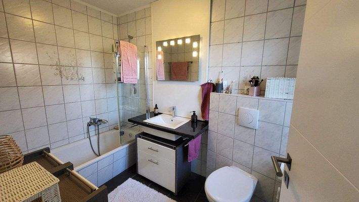 Badezimmer im EG.jpg