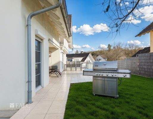 Terasse mit Grill (KI optimiert)