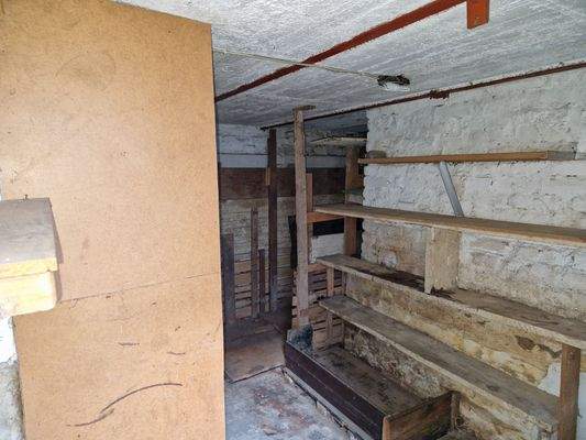 hinter dem Wohnzimmer