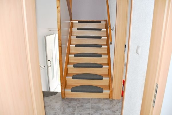 Treppe zum Obergeschoss.JPG