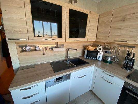 moderne Küche, verbleibt in der Whng., 2 Jahre alt (2).jpg