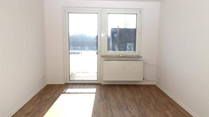 Wohnzimmer mit Balkon