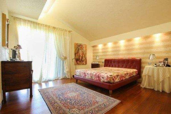 Hauptschlafzimmer mit Ankleide