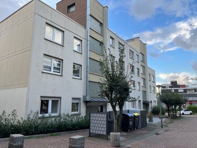Gepflegte Wohnung mit dreieinhalb Zimmern und Balkon und Wintergarten in Bochum