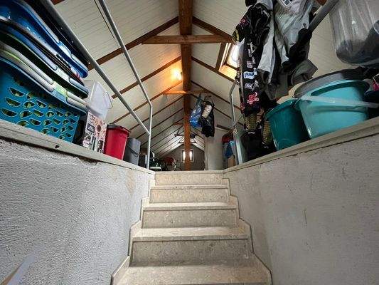 Treppenaufgang zum Dachgeschoss