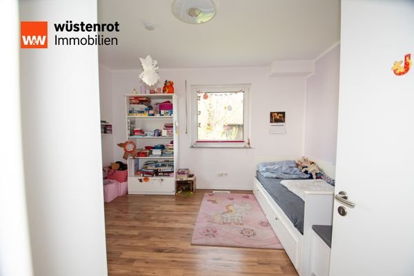 Kinderzimmer EG