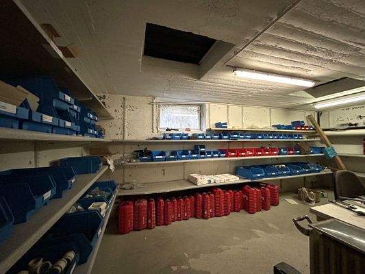 Keller unter der Werkstatt