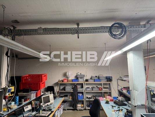 Lager oder Fertigung im Untergeschoss