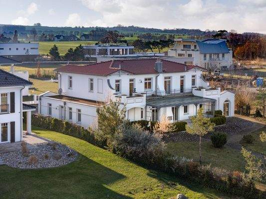 Moderne Bäderstil-Strandvilla in direkter Ostseelage mit eigenem Strandzugang DAHLER Rostock