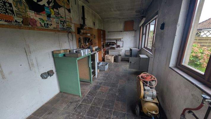 Werkstatt hinter der Garage 