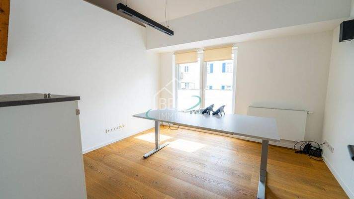 Besprechungstisch 1. OG