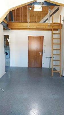 Essbereich mit Zugang zur Galerie