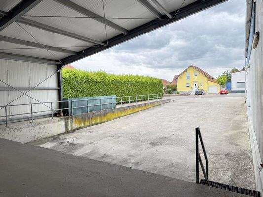 Zufahrt Laderampe