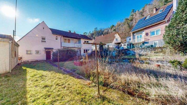 Ansicht aufs Haus vom Garten