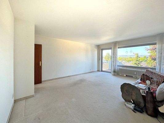 Raum mit Zugang zum weiteren Balkon