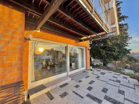 Vordere Terrasse am Wohnbereich (3)