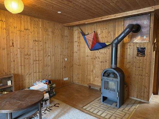 Raum Souterrain Kamin