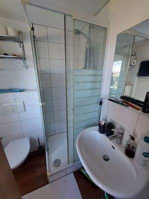 Duschbad OG-Wohnung links 