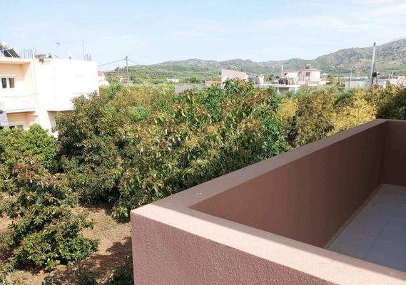 Kreta, Ligides: Großes modernes Haus in der Nähe des Agia-Sees zu verkaufen