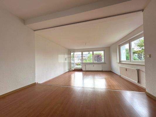 Wohnung 1.OG (frei ab 01.06.2025) - Essbereich mit Wohnzimmer