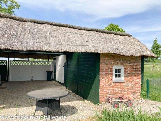 46-Carport + Nebengebäude.JPG