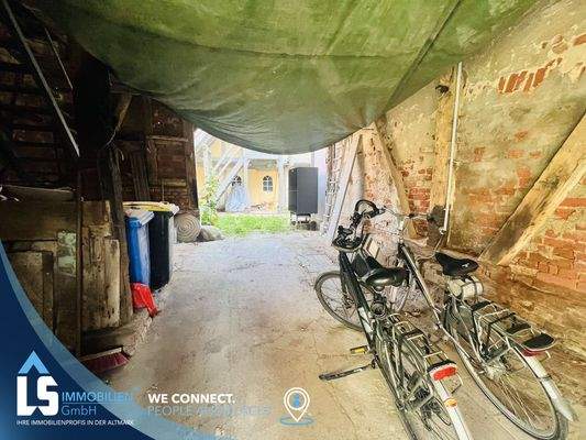 Abstellmöglichkeit Kfz/Fahrräder