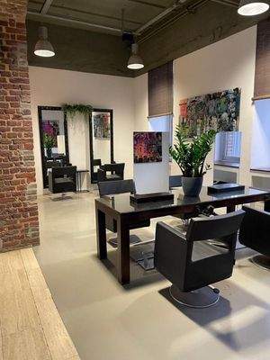 Friseursalon im Erdgeschoss