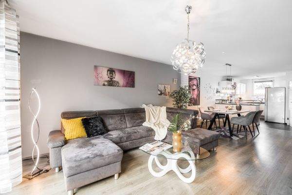 Großer Wohn- und Essbereich