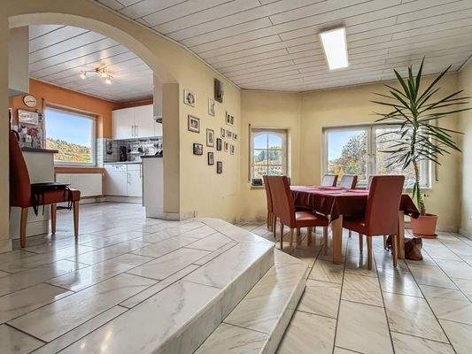 Küche und Essbereich OG