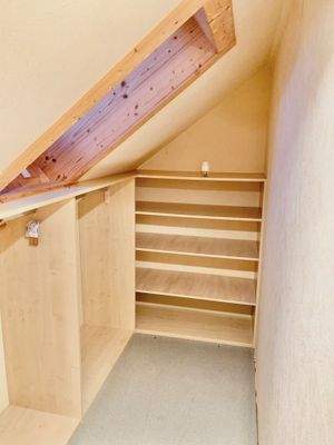 Kleiderkammer OG Teil 1