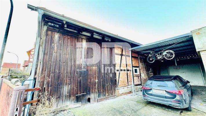 Scheune / Zufahrt / Innenhof mit Schleppdach