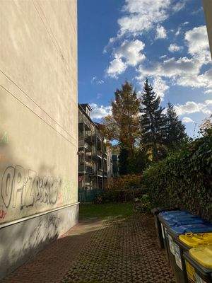 Zugang über Hof zum Eingang