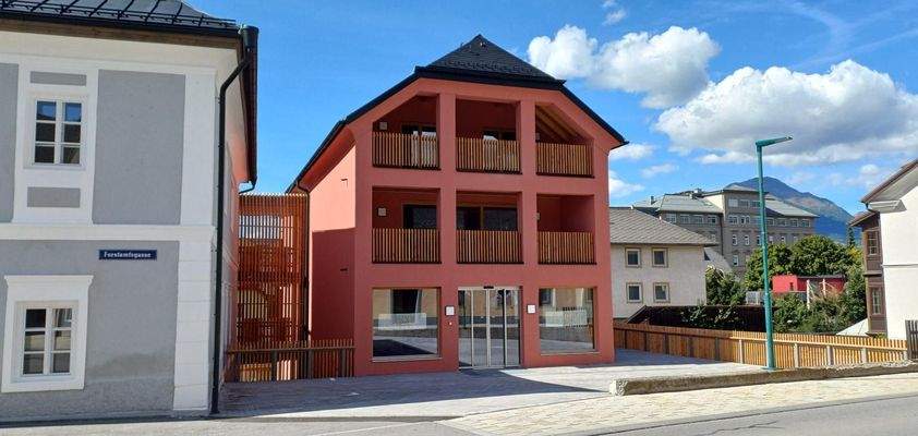 Außen, Parkplätze, Terrasse, Eingangsbereich