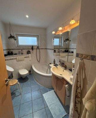 Badezimmer Hauptwohnung 