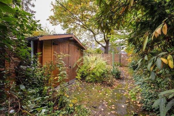 Gartenidylle mit charmantem Häuschen