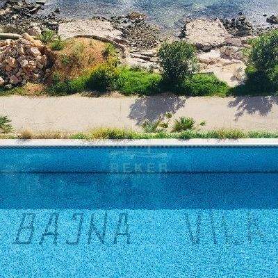 Strand mit Badeplateaus