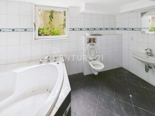 Badezimmer im Untergeschoss