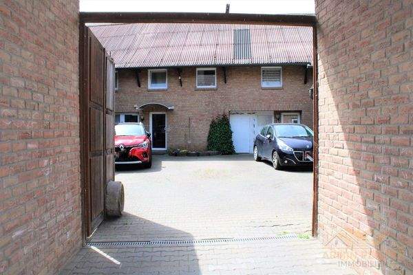 Einfahrt zum Innenhof