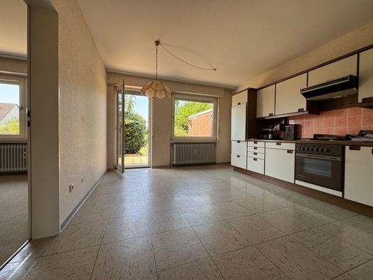 Küche mit Terrassenzugang EG