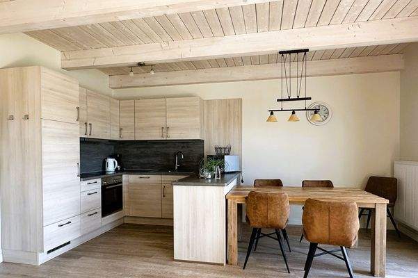 Küche mit Essbereich