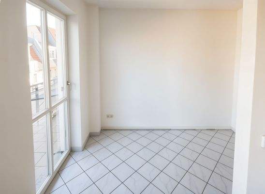 Küche mit Balkonzugang *