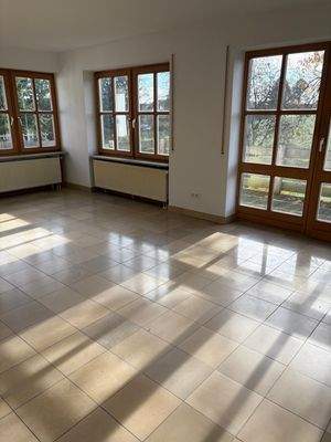 Wohnzimmer mit Zugang Terrasse.JPG