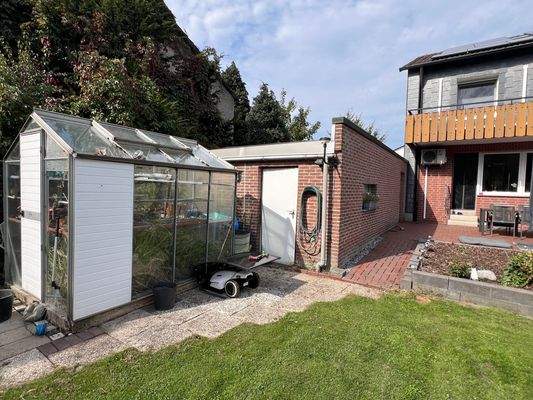 Garage u. Gewächshaus