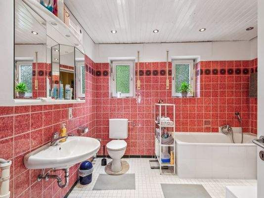 Badezimmer Ansicht 1